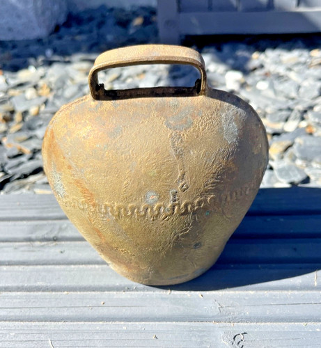Small metal cow bell possibly - metal,